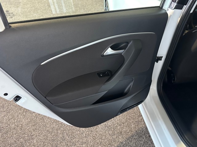 VOLKSWAGEN POLO 1.2 TSI COMFORTLINE l NAP l 5DRS l CRUISE l LMV l AUTOMAAT l , SK Autos, Emmen