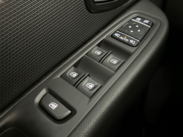 RENAULT CLIO 1.2 TCE INTENS l TREKHAAK l STOELVERW l AUTOMAAT l CRUISE l 120PK l , SK Autos, Emmen