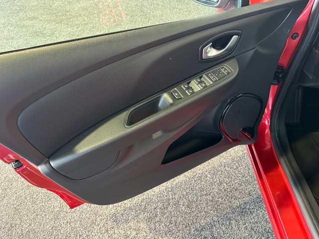 RENAULT CLIO 1.2 TCE INTENS l TREKHAAK l STOELVERW l AUTOMAAT l CRUISE l 120PK l , SK Autos, Emmen