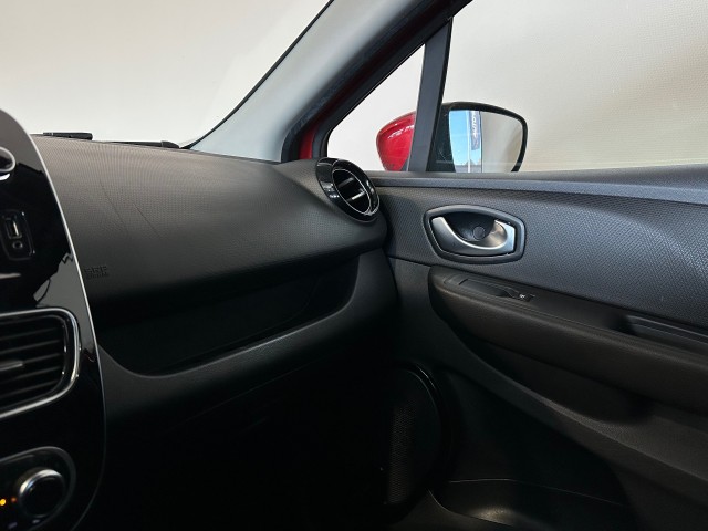 RENAULT CLIO 1.2 TCE INTENS l TREKHAAK l STOELVERW l AUTOMAAT l CRUISE l 120PK l , SK Autos, Emmen