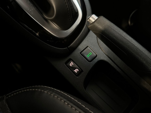 RENAULT CLIO 1.2 TCE INTENS l TREKHAAK l STOELVERW l AUTOMAAT l CRUISE l 120PK l , SK Autos, Emmen