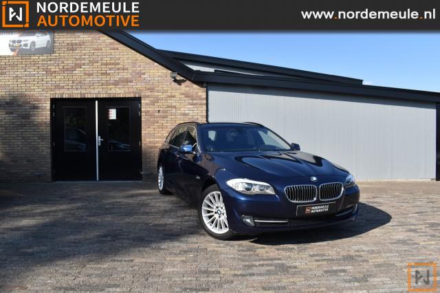 BMW 5-SERIE 528XI HIGH EXECUTIVE, HUD, Soft Close, Xenon, Nordemeule Automotive, Geesteren