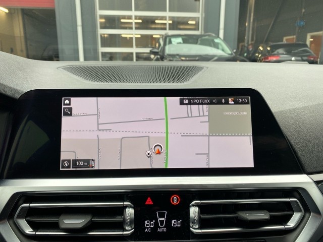 BMW 3-SERIE 318I SPORT LINE LEDER/CAMERA/STOELVERW/E-KLEP/CRUISE/LED, Vortkamp Enschede, Enschede