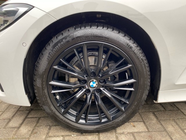 BMW 3-SERIE 318I SPORT LINE LEDER/CAMERA/STOELVERW/E-KLEP/CRUISE/LED, Vortkamp Enschede, Enschede