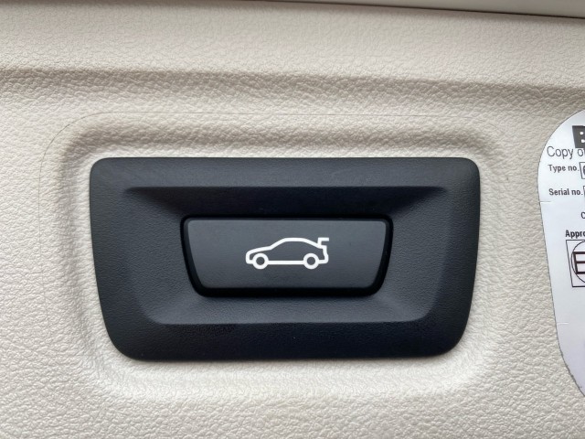 BMW 3-SERIE 318I SPORT LINE LEDER/CAMERA/STOELVERW/E-KLEP/CRUISE/LED, Vortkamp Enschede, Enschede