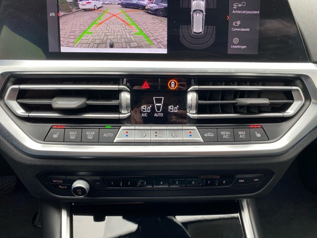 BMW 3-SERIE 318I SPORT LINE LEDER/CAMERA/STOELVERW/E-KLEP/CRUISE/LED, Vortkamp Enschede, Enschede