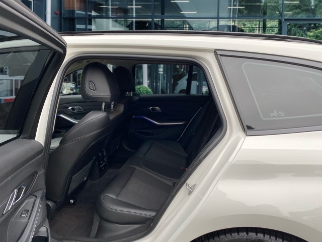 BMW 3-SERIE 318I SPORT LINE LEDER/CAMERA/STOELVERW/E-KLEP/CRUISE/LED, Vortkamp Enschede, Enschede