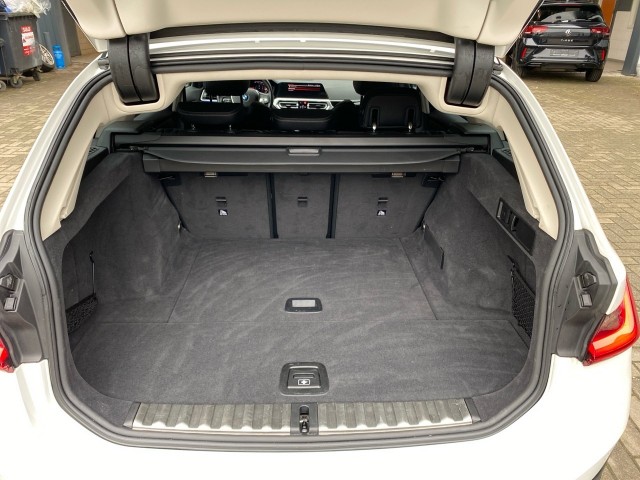 BMW 3-SERIE 318I SPORT LINE LEDER/CAMERA/STOELVERW/E-KLEP/CRUISE/LED, Vortkamp Enschede, Enschede