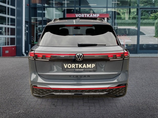 VOLKSWAGEN TIGUAN 1.5 TSI EHYBRID R-LINE BLACK-OPTIK PANO-DAK/TREKHAAK/LEDER/360-C, Vortkamp Enschede, Enschede