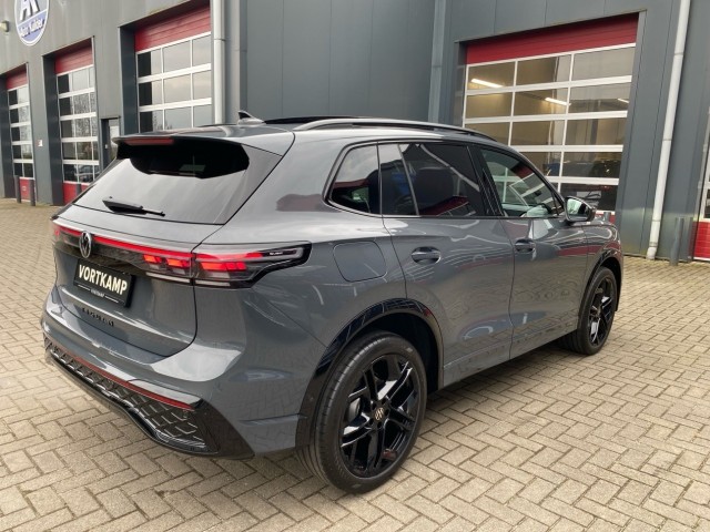 VOLKSWAGEN TIGUAN 1.5 TSI EHYBRID R-LINE BLACK-OPTIK PANO-DAK/TREKHAAK/LEDER/360-C, Vortkamp Enschede, Enschede