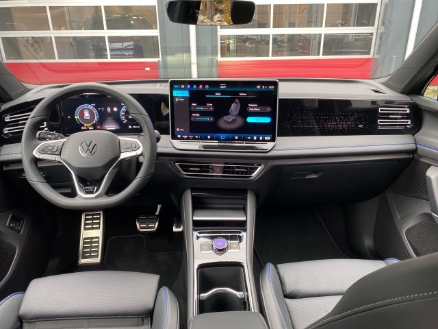 VOLKSWAGEN TIGUAN 1.5 TSI EHYBRID R-LINE BLACK-OPTIK PANO-DAK/TREKHAAK/LEDER/360-C, Vortkamp Enschede, Enschede
