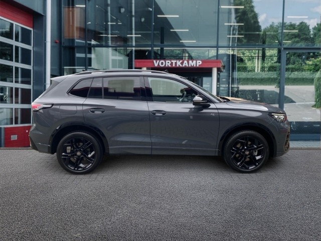 VOLKSWAGEN TIGUAN 1.5 TSI EHYBRID R-LINE BLACK-OPTIK PANO-DAK/TREKHAAK/LEDER/360-C, Vortkamp Enschede, Enschede