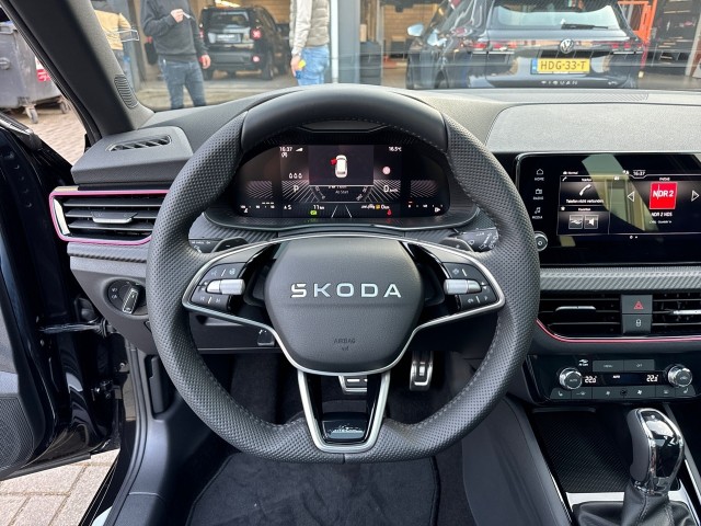 SKODA KAMIQ 1.0 TSI DSG MONTE CARLO AFN.TREKHAK/GLAS-DAK/CAMERA/CARPLAY/CRUI, Vortkamp Enschede, Enschede