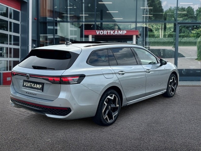 VOLKSWAGEN PASSAT 1.5 TSI DSG GTE R-LINE PANO-DAK/TREKHAAK/360-CAMERA/H&K/NAVI/ACC/HUD, Vortkamp Enschede, Enschede