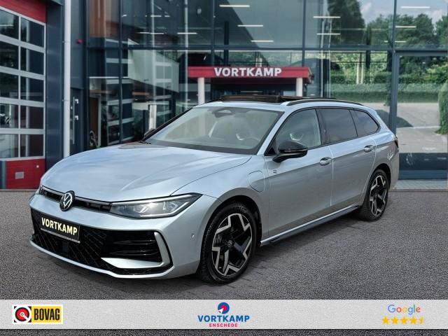 VOLKSWAGEN PASSAT 1.5 TSI DSG GTE R-LINE PANO-DAK/TREKHAAK/360-CAMERA/H&K/NAVI/ACC/HUD, Vortkamp Enschede, Enschede