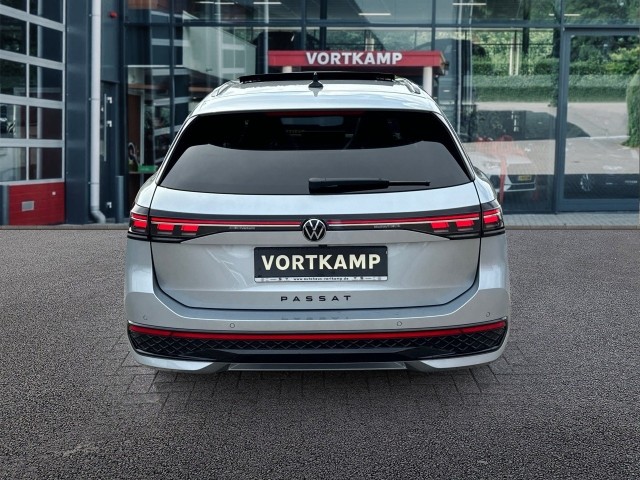 VOLKSWAGEN PASSAT 1.5 TSI DSG GTE R-LINE PANO-DAK/TREKHAAK/360-CAMERA/H&K/NAVI/ACC/HUD, Vortkamp Enschede, Enschede