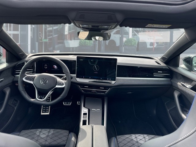 VOLKSWAGEN PASSAT 1.5 TSI DSG GTE R-LINE PANO-DAK/TREKHAAK/360-CAMERA/H&K/NAVI/ACC/HUD, Vortkamp Enschede, Enschede