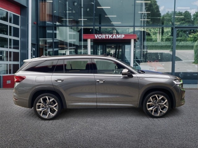 SKODA KODIAQ 1.5 TSI DSG SPORTLINE 7P PANO-DAK/CAMERA/TREKHAAK/NAVI/ACC/STOELVERW, Vortkamp Enschede, Enschede