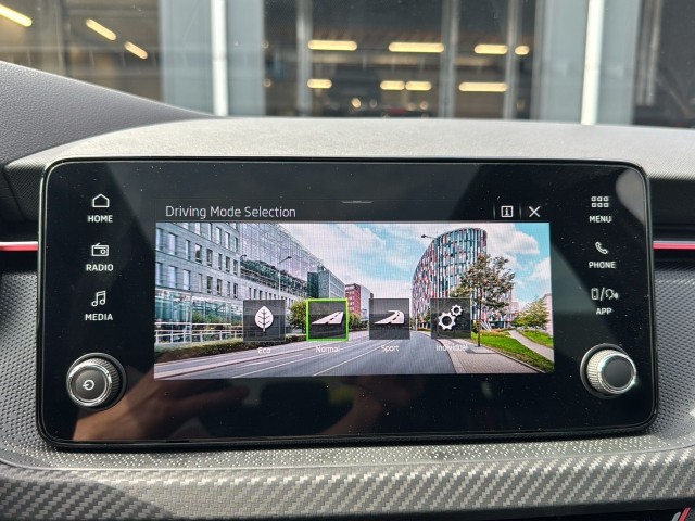 SKODA KAMIQ 1.0 TSI DSG MONTE CARLO GLAS-DAK/CAMERA/CARPLAY/CRUISE/STOELVERW, Vortkamp Enschede, Enschede