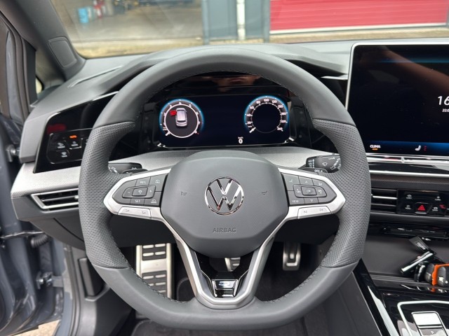 VOLKSWAGEN GOLF 1.5 eTSI R-LINE PANO-DAK/CAMERA/NAVI/CARPLAY/ACC/STOEL-STUURVERW, Vortkamp Enschede, Enschede
