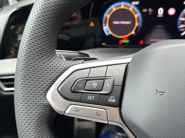 VOLKSWAGEN GOLF 1.5 eTSI R-LINE PANO-DAK/CAMERA/NAVI/CARPLAY/ACC/STOEL-STUURVERW, Vortkamp Enschede, Enschede