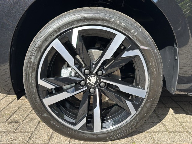 SKODA KAMIQ 1.5 TSI DSG MONTE CARLO GLAS-DAK/CAMERA/TREKHAAK/NAVI/CARPLAY/STOELVERW, Vortkamp Enschede, Enschede