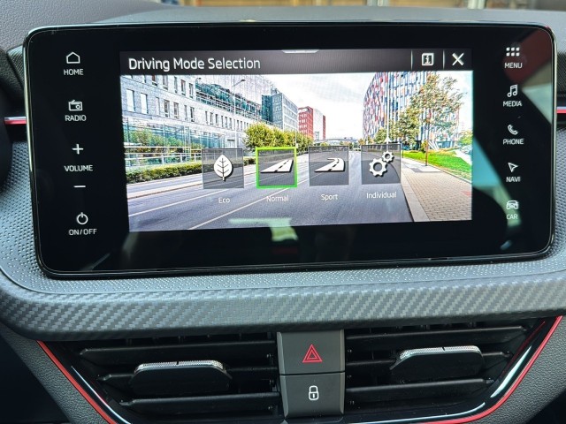 SKODA KAMIQ 1.5 TSI DSG MONTE CARLO GLAS-DAK/CAMERA/TREKHAAK/NAVI/CARPLAY/STOELVERW, Vortkamp Enschede, Enschede