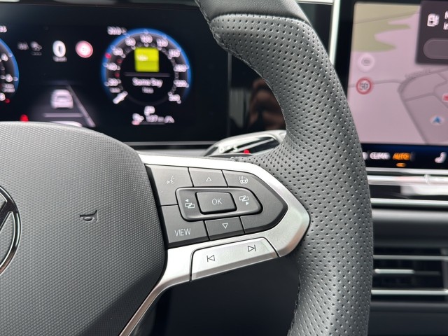 VOLKSWAGEN TIGUAN 1.5 TSI EHYBRID R-LINE BLACK-OPTIK PANO-DAK/CAMERA/TREKHAAK/NAVI/CARPLAY, Vortkamp Enschede, Enschede