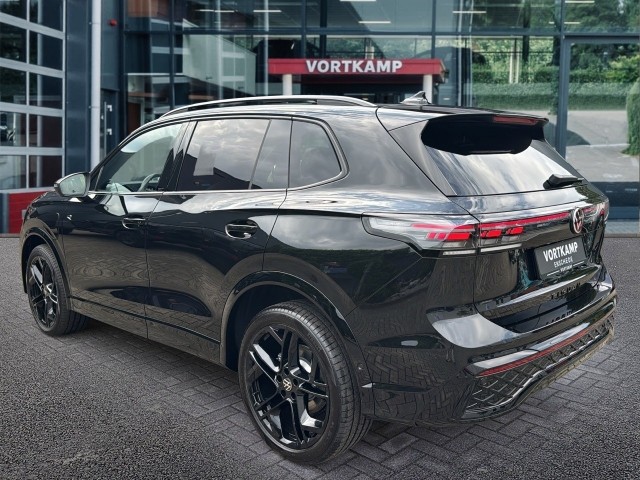 VOLKSWAGEN TIGUAN 1.5 TSI -HYBRID R-LINE PANO-DAK/CAMERA/TREKHAAK/H&K/HUD/LEDER/MEMORY, Vortkamp Enschede, Enschede