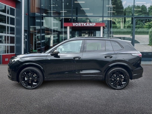 VOLKSWAGEN TIGUAN 1.5 TSI -HYBRID R-LINE PANO-DAK/CAMERA/TREKHAAK/H&K/HUD/LEDER/MEMORY, Vortkamp Enschede, Enschede