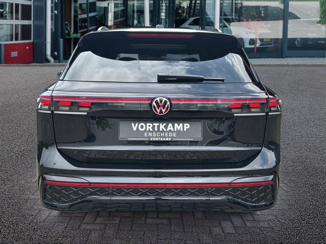 VOLKSWAGEN TIGUAN 1.5 TSI -HYBRID R-LINE PANO-DAK/CAMERA/TREKHAAK/H&K/HUD/LEDER/MEMORY, Vortkamp Enschede, Enschede