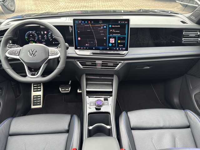 VOLKSWAGEN TIGUAN 1.5 TSI -HYBRID R-LINE PANO-DAK/CAMERA/TREKHAAK/H&K/HUD/LEDER/MEMORY, Vortkamp Enschede, Enschede