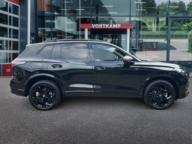 VOLKSWAGEN TIGUAN 1.5 TSI -HYBRID R-LINE PANO-DAK/CAMERA/TREKHAAK/H&K/HUD/LEDER/MEMORY, Vortkamp Enschede, Enschede