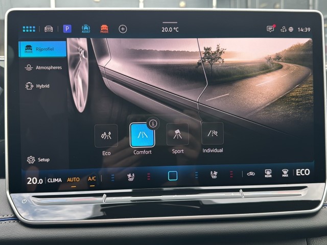 VOLKSWAGEN TIGUAN 1.5 TSI -HYBRID R-LINE PANO-DAK/CAMERA/TREKHAAK/H&K/HUD/LEDER/MEMORY, Vortkamp Enschede, Enschede