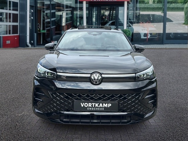 VOLKSWAGEN TIGUAN 1.5 TSI -HYBRID R-LINE PANO-DAK/CAMERA/TREKHAAK/H&K/HUD/LEDER/MEMORY, Vortkamp Enschede, Enschede