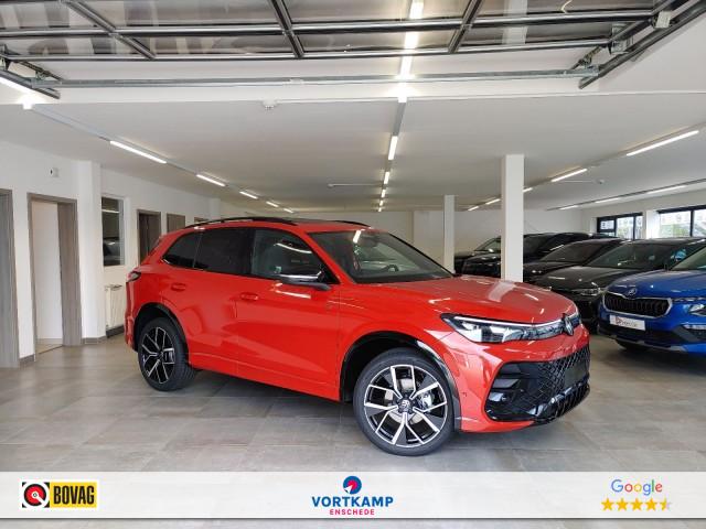 VOLKSWAGEN TIGUAN 1.5 eTSI DSG R-LINE PANO-DAK/TREKHAAK/CAMERA/NAVI/CARPLAY/ACC/E-KLEP, Vortkamp Enschede, Enschede