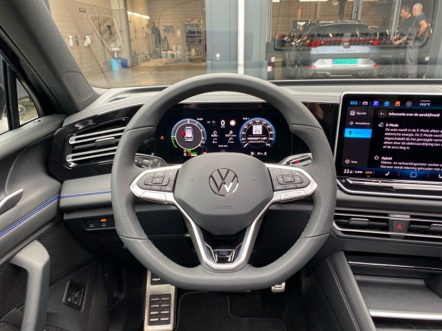 VOLKSWAGEN TIGUAN 1.5 TSI E-HYBRID R-LINE PANO-DAK/TREKHAAK/CAMERA/H&K/CARPLAY/ACC, Vortkamp Enschede, Enschede