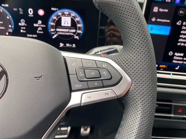 VOLKSWAGEN TIGUAN 1.5 TSI E-HYBRID R-LINE PANO-DAK/TREKHAAK/CAMERA/H&K/CARPLAY/ACC, Vortkamp Enschede, Enschede