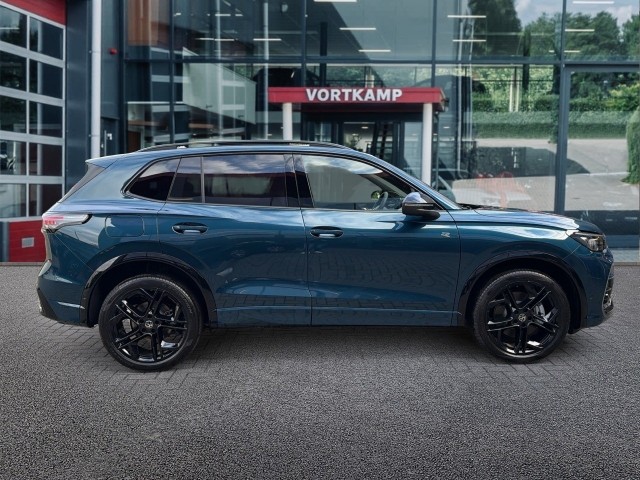 VOLKSWAGEN TIGUAN 1.5 TSI E-HYBRID R-LINE PANO-DAK/TREKHAAK/CAMERA/H&K/CARPLAY/ACC, Vortkamp Enschede, Enschede