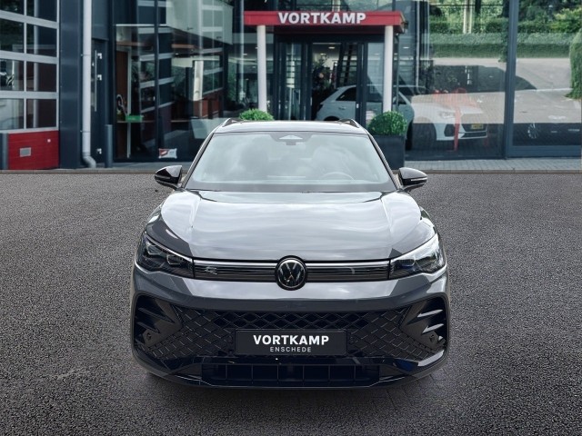 VOLKSWAGEN TIGUAN 1.5 TSI E-HYBRID R-LINE PANO-DAK/TREKHAAK/CAMERA/H&K/CARPLAY/ACC, Vortkamp Enschede, Enschede