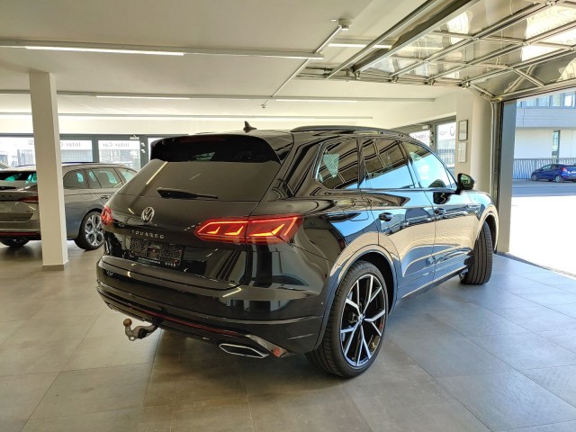 VOLKSWAGEN TOUAREG 3.0 TDI DSG R-LINE 4MOTION PANO-DAK/TREKHAAK/CAMERA/CARPLAY/ACC, Vortkamp Enschede, Enschede