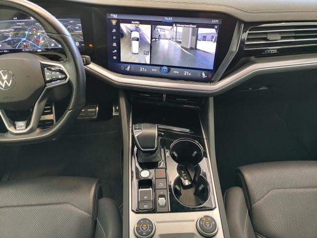 VOLKSWAGEN TOUAREG 3.0 TDI DSG R-LINE 4MOTION PANO-DAK/TREKHAAK/CAMERA/CARPLAY/ACC, Vortkamp Enschede, Enschede