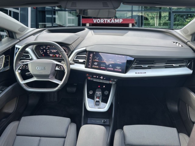 AUDI Q4 40 E-TRON TREKHAAK/PANODAK/STOELVERW/PDC/NAVI/CARPLAY, Vortkamp Enschede, Enschede