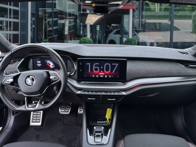 SKODA OCTAVIA 2.0 TDI DSG RS PANODAK/ELEKKLEP/CAMERA/ACC/STOELVERW, Vortkamp Enschede, Enschede