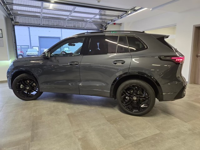 VOLKSWAGEN TIGUAN 1.5 TSI e-HYBRID 272 PK R-LINE PANO-DAK/CAMERA/TREKHAAK/H&K/HUD/LEDER/MEMORY, Vortkamp Enschede, Enschede