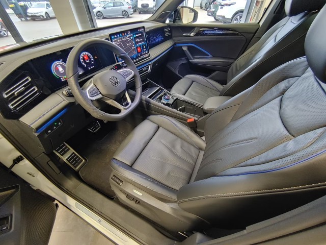 VOLKSWAGEN TIGUAN 1.5 TSI e-HYBRID 272 PK R-LINE PANO-DAK/CAMERA/TREKHAAK/HUD/LEDER/MEMORY, Vortkamp Enschede, Enschede