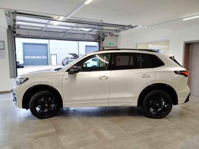 VOLKSWAGEN TIGUAN 1.5 TSI e-HYBRID 272 PK R-LINE PANO-DAK/CAMERA/TREKHAAK/HUD/LEDER/MEMORY, Vortkamp Enschede, Enschede