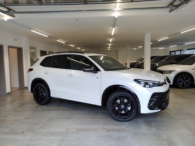 VOLKSWAGEN TIGUAN 1.5 TSI e-HYBRID 272 PK R-LINE PANO-DAK/CAMERA/TREKHAAK/HUD/LEDER/MEMORY, Vortkamp Enschede, Enschede