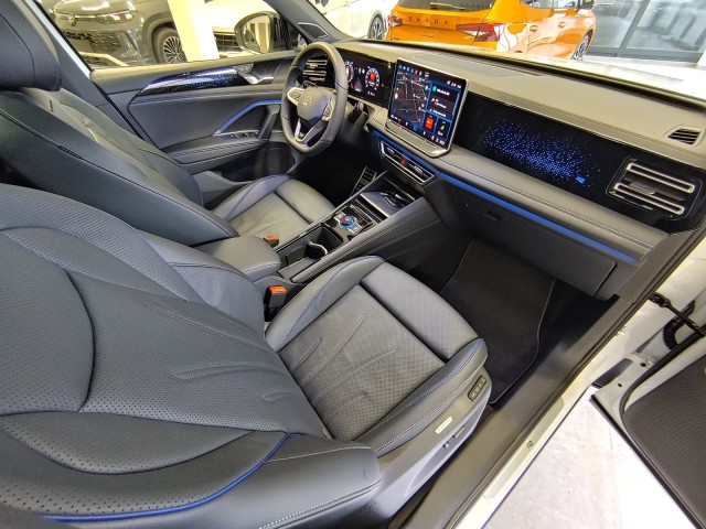 VOLKSWAGEN TIGUAN 1.5 TSI e-HYBRID 272 PK R-LINE PANO-DAK/CAMERA/TREKHAAK/HUD/LEDER/MEMORY, Vortkamp Enschede, Enschede