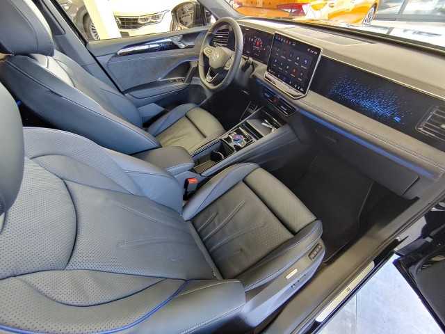 VOLKSWAGEN TIGUAN 1.5 eTSI R-LINE LEDER/PANO-DAK/TREKHAAK/CAMERA/ACC, Vortkamp Enschede, Enschede